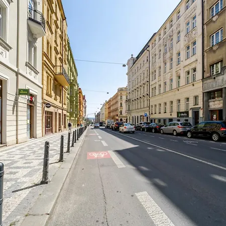 Blueground Letna Furnished Foodie Area Prg-49 * Praga