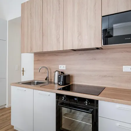 Blueground Letna Furnished Foodie Area Prg-49 Apartament *