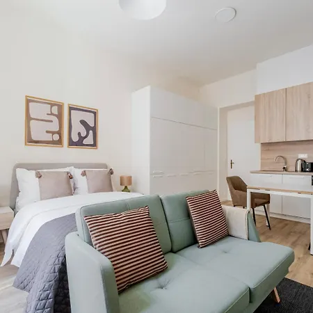 Blueground Letna Furnished Foodie Area Prg-49 Apartament