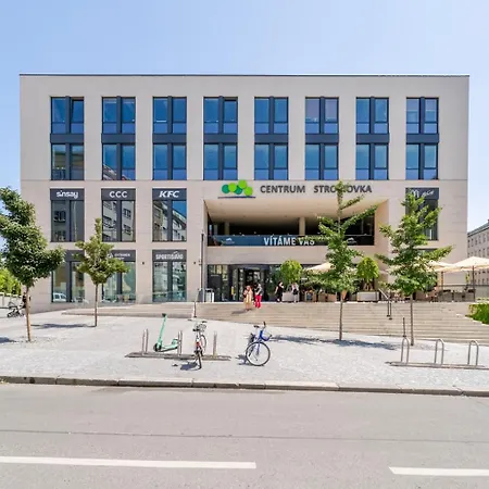 Blueground Letna Furnished Foodie Area Prg-49 아파트 프라하